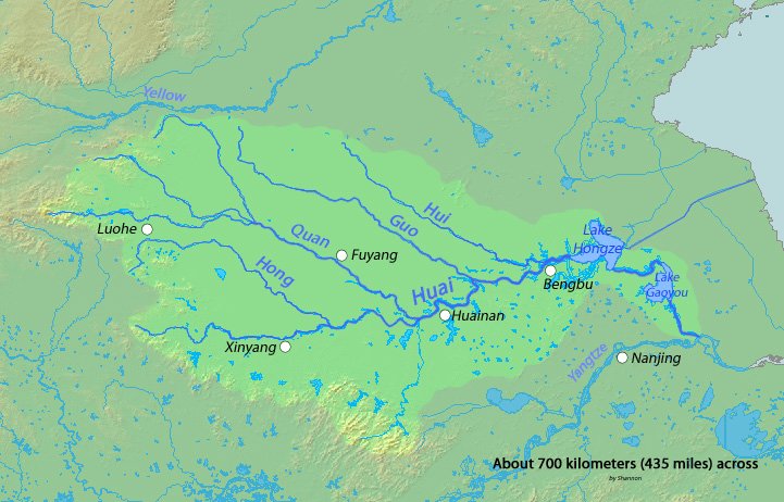 A shaded relief map of the Huai River basin in eastern China, showing the Huai and its tributaries and the cities of Xinyang, Fuyang, Huainan and Bengbu.
